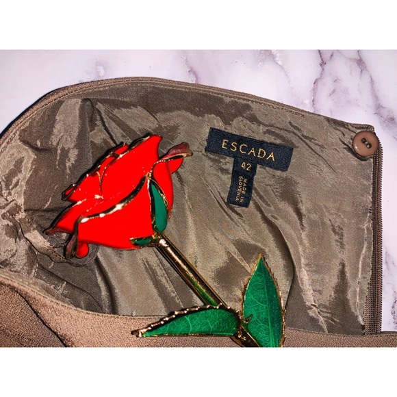 🌹 SOLD Like New Gorgeous ESCADA knee length skirt - Picture 3 of 6